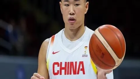 2026版文班选2封面球星阵容解析开云体育：利拉德领衔，东契奇字母哥齐聚